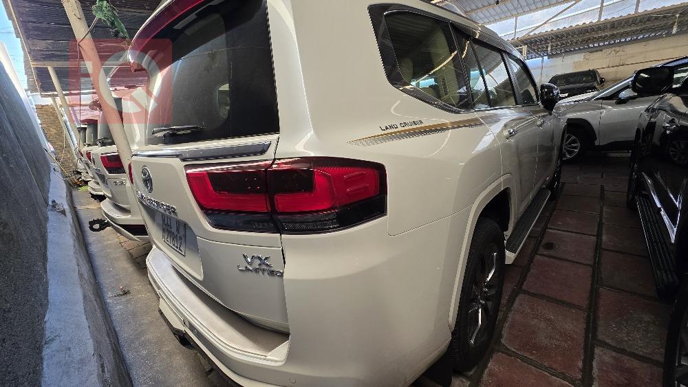 تۆیۆتا لاند کروزەر